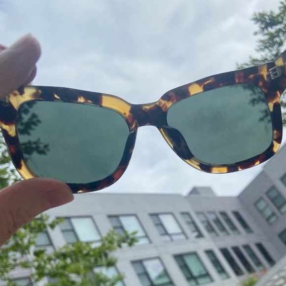 ?Linda Farrow x Dries Van Noten Collab x Gallery Tortoise Shell Sunglasses Case main image 15